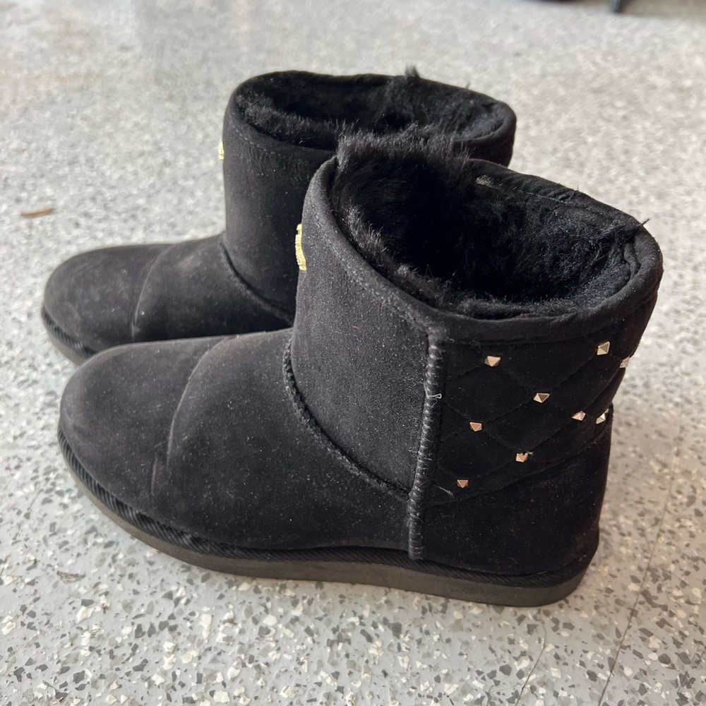 Black juicy couture fleece winter boots